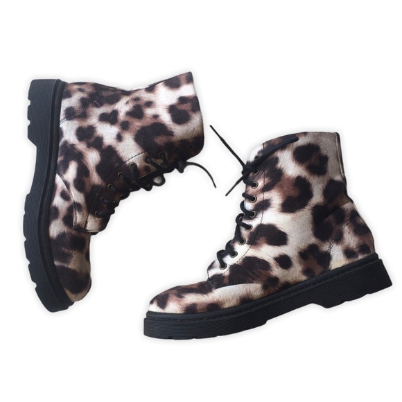 NWOT Forever 21 Animal Print Brown Ankle Boots - Picture 5 of 7